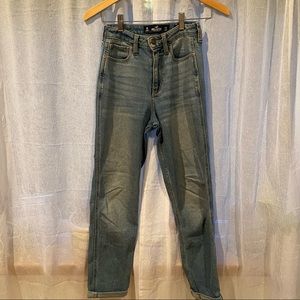 Hollister Ultra-High Rise Mom Jeans
